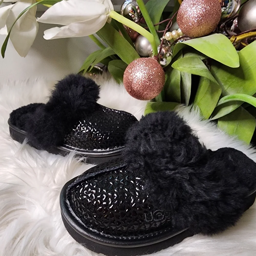 Ugg Cozy II Gel Hearts black  Big Kid slides size10 new